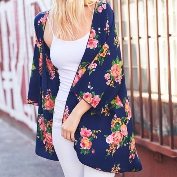 ❗️Last 2! M-L Oversized navy blue floral kimono - Picture 3 of 7